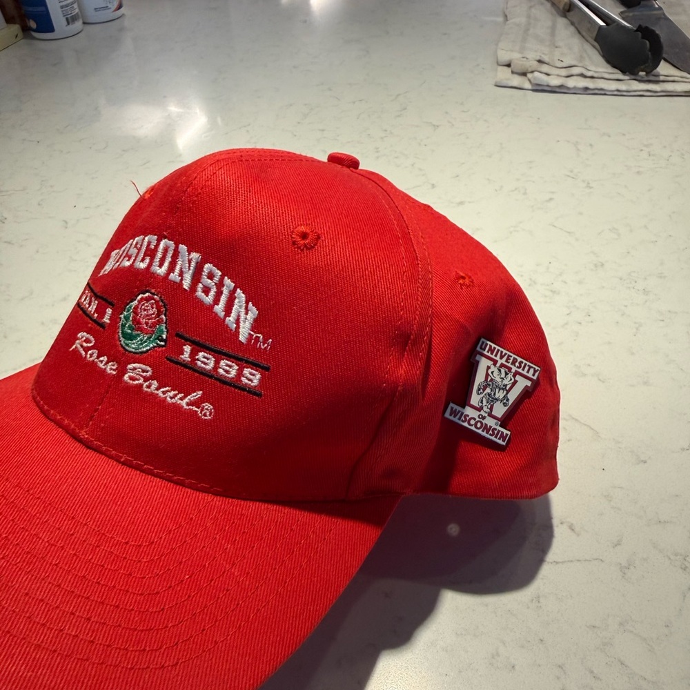 University of Wisconsin Badgers Rose Bowl 1999 Red Football Hat